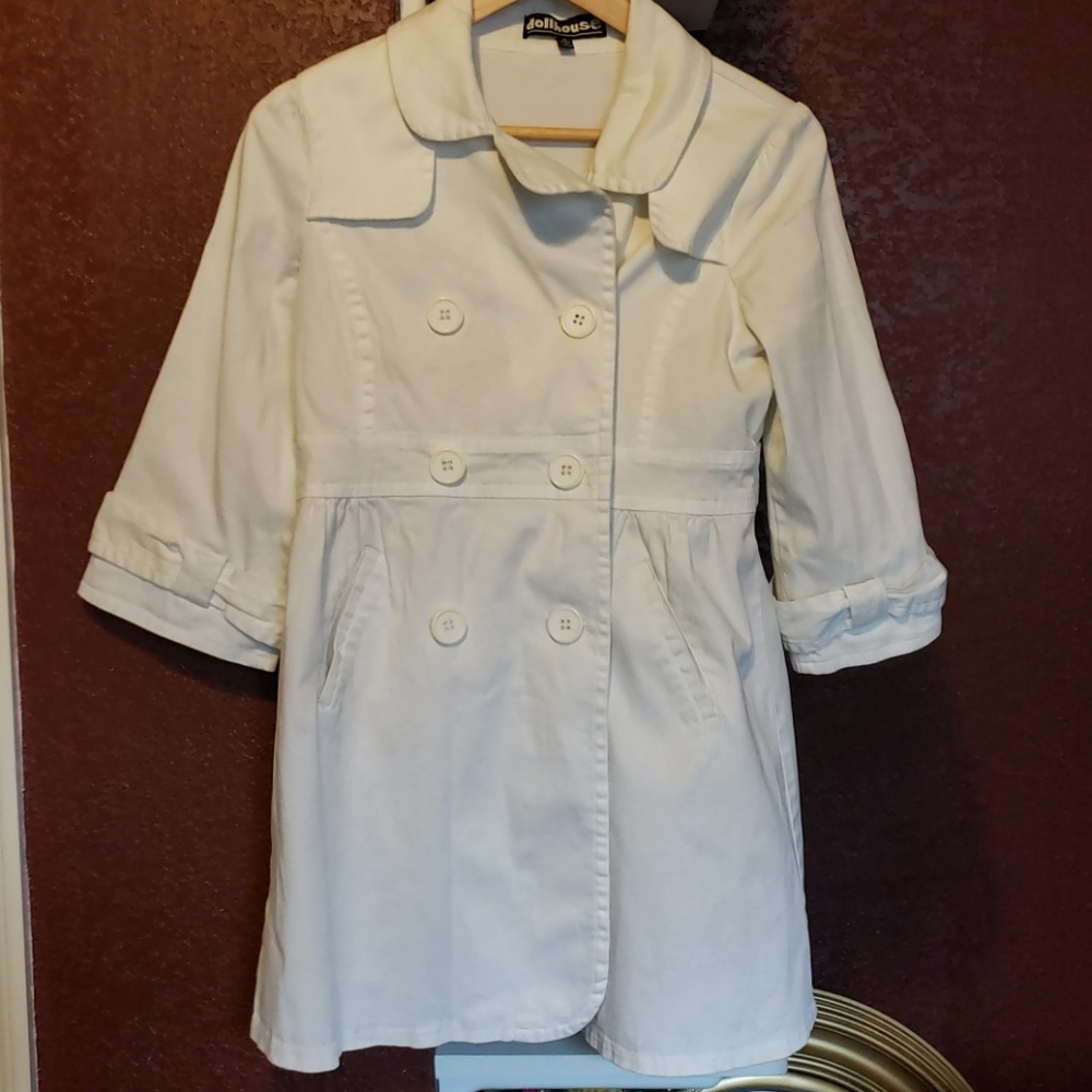 White short trench coat